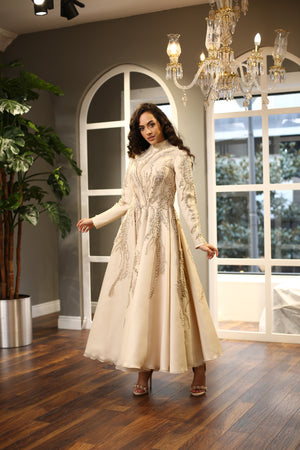 Altın İşlemeli Yüksek Yaka Şampanya Rengi Abiye Elbise