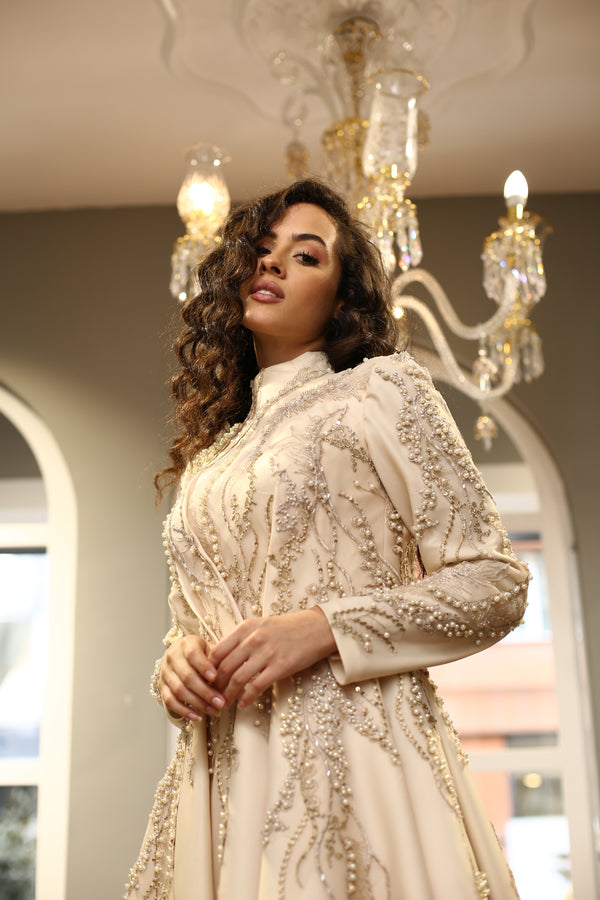 Altın İşlemeli Yüksek Yaka Şampanya Rengi Abiye Elbise