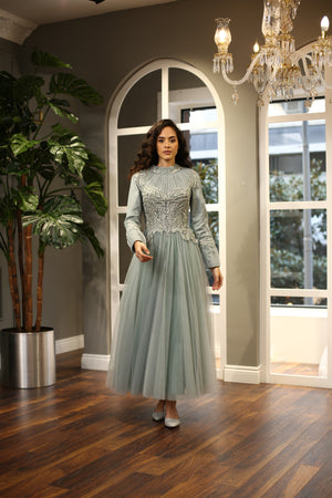 Gümüş İşlemeli Yüksek Yaka Mint Yeşili Tül A Kesim Midi Abiye Elbise