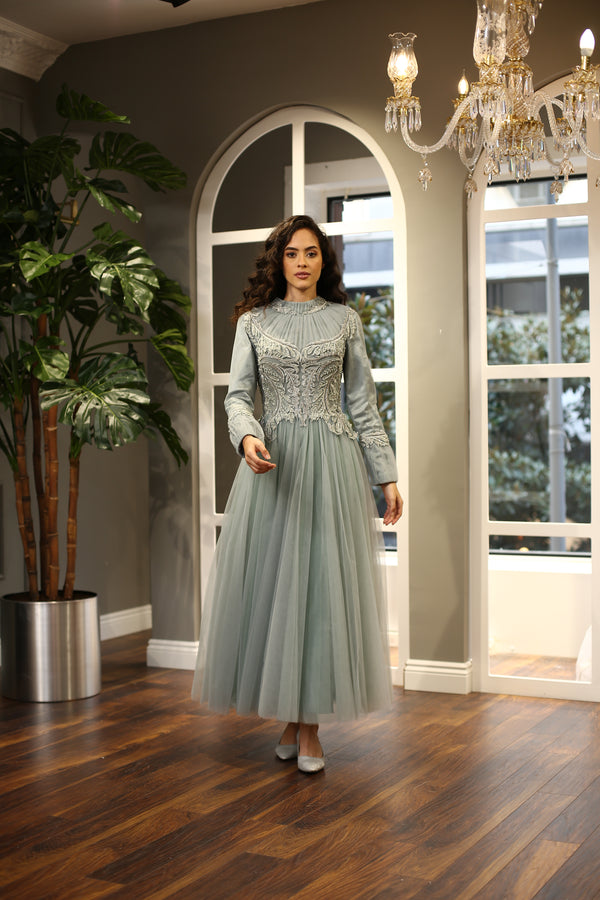 Gümüş İşlemeli Yüksek Yaka Mint Yeşili Tül A Kesim Midi Abiye Elbise
