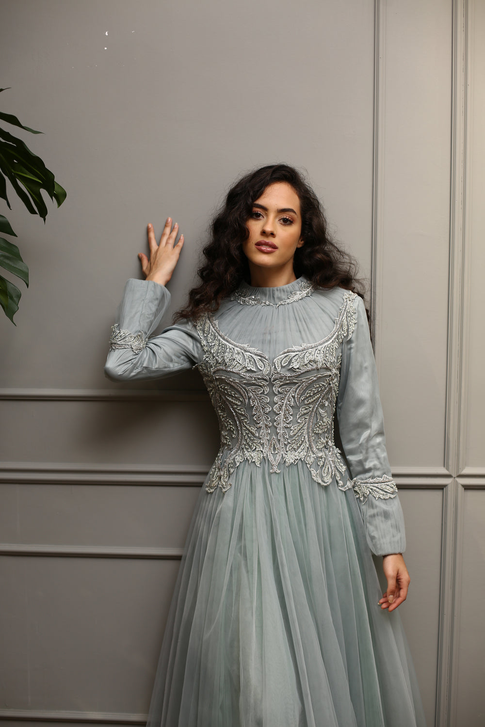 Gümüş İşlemeli Yüksek Yaka Mint Yeşili Tül A Kesim Midi Abiye Elbise