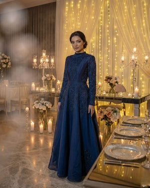 Gece Mavisi Dantel İşlemeli Uzun Kollu Abiye Elbise