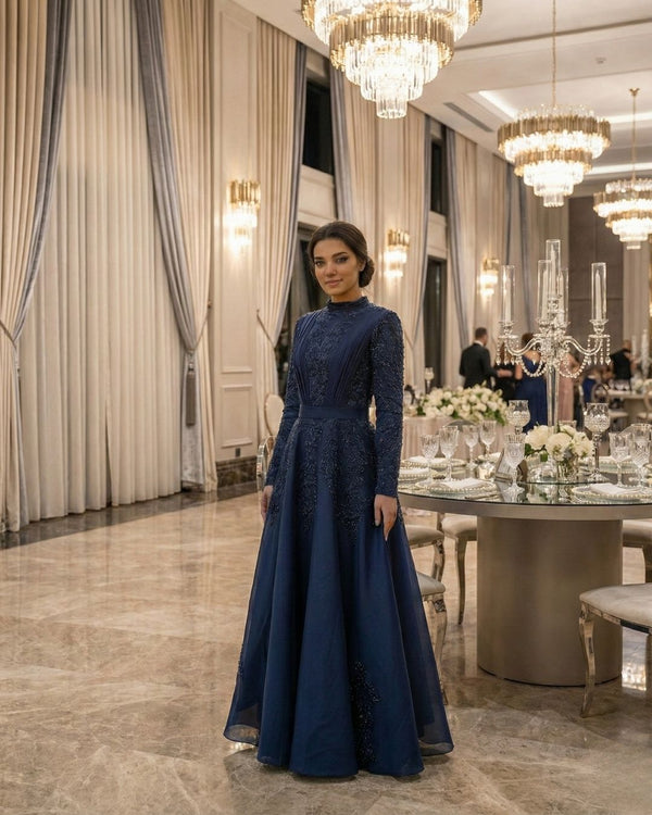 Gece Mavisi Dantel İşlemeli Uzun Kollu Abiye Elbise