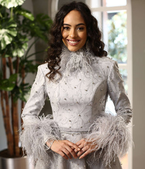 Tüylü Manşetli Yüksek Yaka Gri İşlemeli Abiye Elbise