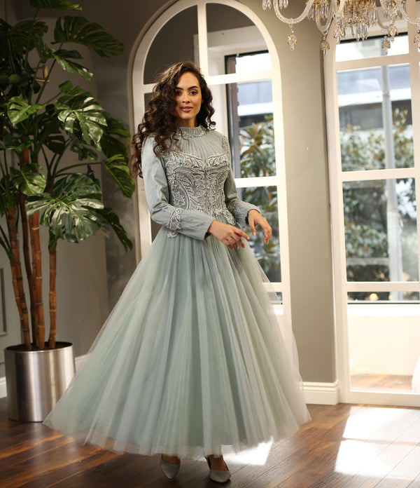 Gümüş İşlemeli Yüksek Yaka Mint Yeşili Tül A Kesim Midi Abiye Elbise