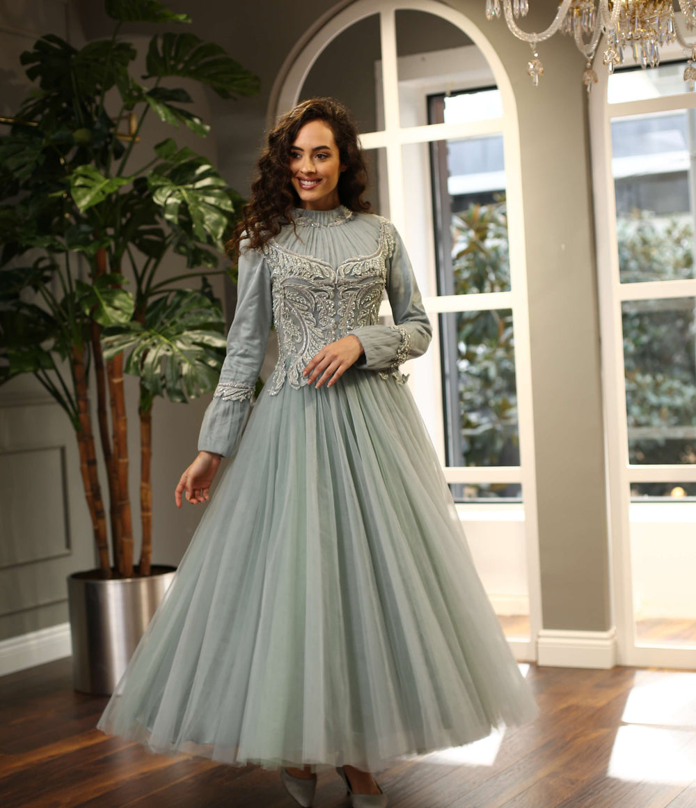 Gümüş İşlemeli Yüksek Yaka Mint Yeşili Tül A Kesim Midi Abiye Elbise