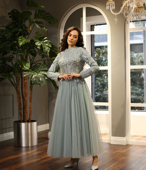 Gümüş İşlemeli Yüksek Yaka Mint Yeşili Tül A Kesim Midi Abiye Elbise