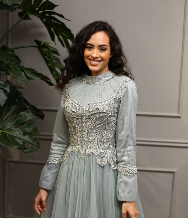 Gümüş İşlemeli Yüksek Yaka Mint Yeşili Tül A Kesim Midi Abiye Elbise