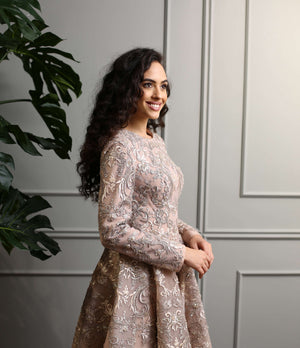 Altın İşlemeli Pudra Uzun Kollu A Kesim Midi Abiye Elbise