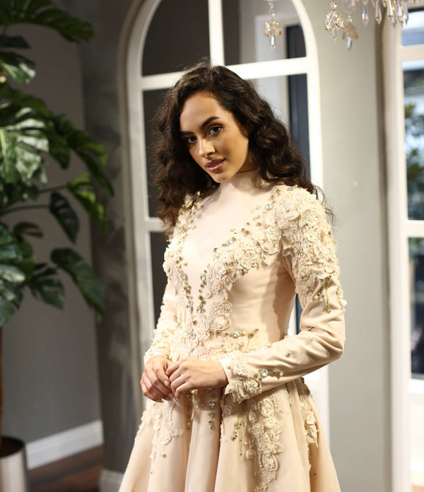 İnci ve Çiçek İşlemeli Yüksek Yaka Nude Midi Abiye Elbise