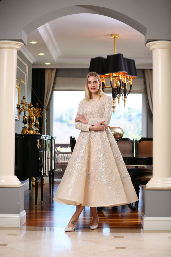 Geometrik İşlemeli, Uzun Kollu ve Zarif Tasarım