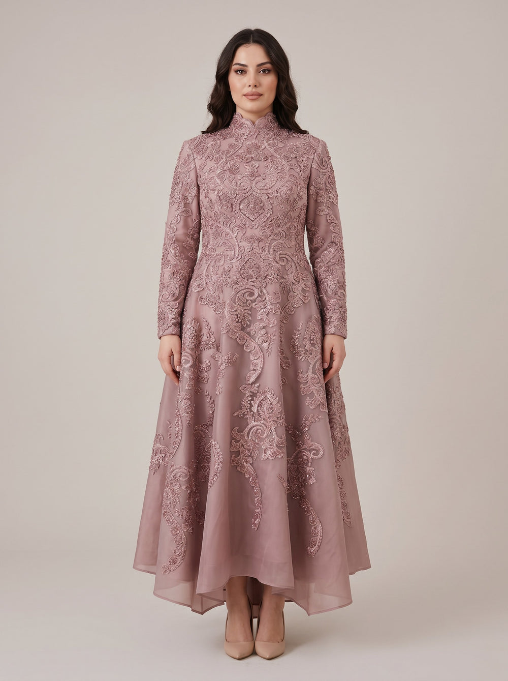 Mauve Organze Barok Boncuk İşlemeli Dik Yaka Sırt Açık Uzun Kollu Abiye Elbise