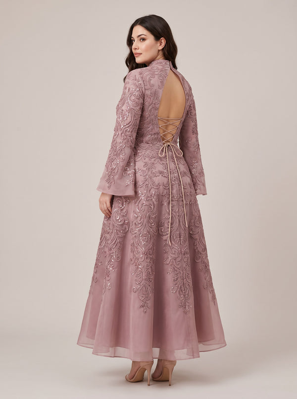 Mauve Organze Barok Boncuk İşlemeli Dik Yaka Sırt Açık Uzun Kollu Abiye Elbise