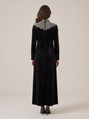 Siyah Kadife Gümüş Boncuk İşlemeli Dik Yaka Uzun Kollu Abiye Elbise