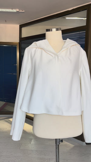 Beyaz Kısa Kesim Kapüşon Yakalı Sırt Drapeli Blazer Ceket